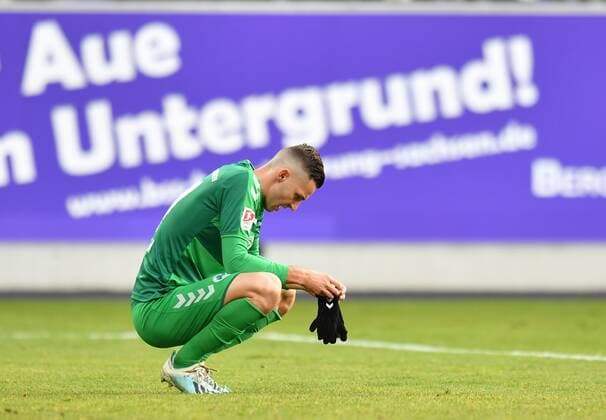 Bilder des Jahres 2019, Sport 12 Dezember Sport Themen der Woche KW51 21.12.2019 - Fussball - Saison 2019 2020 - 2. Fussball - Bundesliga - 18. Spieltag: FC Erzgebirge Aue ( Wismut FCE ) - SpVgg Greuther Fürth ( Kleeblatt ) - MeZi - DFL REGULATIONS PROHIBIT ANY USE OF PHOTOGRAPHS AS IMAGE SEQUENCES AND OR QUASI-VIDEO - Branimir Hrgota (17, SpVgg Greuther Fürth ) enttäuscht Enttäuschungna