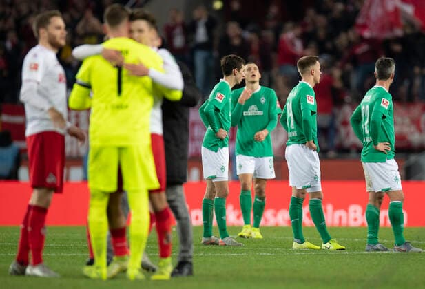 Bilder des Jahres 2019, Sport 12 Dezember Sport Themen der Woche KW51 Sport Bilder des Tages Fußball: 1. Bundesliga, Saison 2019 2020, 17. Spieltag, 1.FC Köln - SV Werder Bremen am 21.12.2019 im RheinEnergieStadion in Köln (Nordrhein-Westfalen). Entäuschung, Mimik, ganze Figur, Gestik, Mimik, DFL REGULATIONS PROHIBIT ANY USE OF PHOTOGRAPHS AS IMAGE SEQUENCES AND OR QUASI-VIDEO. Copyright: xKirchner ChristopherxNeundorfx