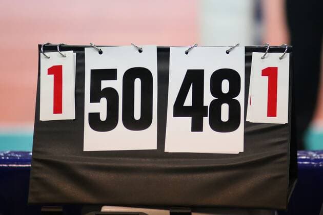Bilder des Jahres 2019, Sport 12 Dezember Sport Themen der Woche KW51 Sport Bilder des Tages Volleyball Bundesliga Herren, 21.12.2019, Alpenvolleys Haching vs. SVG Lueneburg Volleyball, Volleyball Bundesliga Herren, 21.12.2019, HYPO TIROL Alpenvolleys Haching (dunkelblau) vs. SVG Lueneburg (weiss), Unterhaching Bild: Spielstand des längster Satz im deutschen Volleyball, 1. Bundesliga. Alpenvolleys Haching (dunkelblau) gewinnen diesen Satz gegen den SVG Lueneburg (weiss), Weltrecord Copyright: xBEAUTIFULxSPORTS NilsxKoepkex