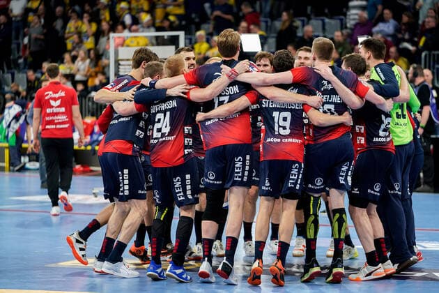Bilder des Jahres 2019, Sport 12 Dezember Sport Themen der Woche KW51 Spieler der SG Flensburg-Handewitt, Jubel nach dem Schlusspfiff, Sieg, Sieger, Gewinner, jubelt, jubeln, Freude, optimistisch, Highlight, Action, Aktion, 21.12.2019, Mannheim (Deutschland), Handball, Bundesliga, Rhein-Neckar Löwen - SG Flensburg-Handewitt