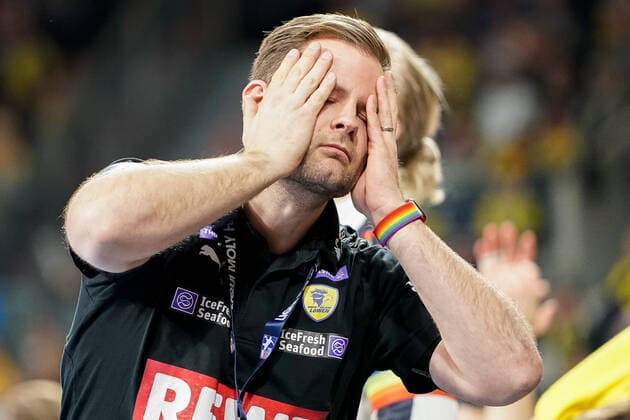 Bilder des Jahres 2019, Sport 12 Dezember Sport Themen der Woche KW51 Sport Bilder des Tages Kristjan Andresson (Trainer, Cheftrainer, RNL) kann es nicht fassen, Einzelbild, Aktion, Action, enttäuscht schauend, Enttäuschung, Frustration, disappointed, pessimistisch, 21.12.2019, Mannheim (Deutschland), Handball, Bundesliga, Rhein-Neckar Löwen - SG Flensburg-Handewitt