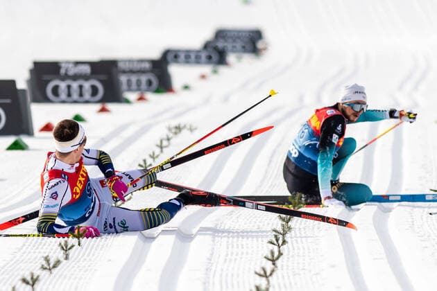 Bilder des Jahres 2020, Sport 01 Januar Sport Themen der Woche KW01 200104 Renaud Jay of France and Calle Halfvarsson of Sweden falls in the men?s sprint classic technique quarter final during Tour de Ski on January 4, 2020 in Val di Fiemme. Photo: Mathias Bergeld BILDBYRAN Cop 200 bbeng skidor cross-country skiing langrenn world cup tour de ski tour de ski 2019 2020 classic klassisk klassiskt sprint final sverige Copyright: MATHIASxBERGELD BB200104MB085