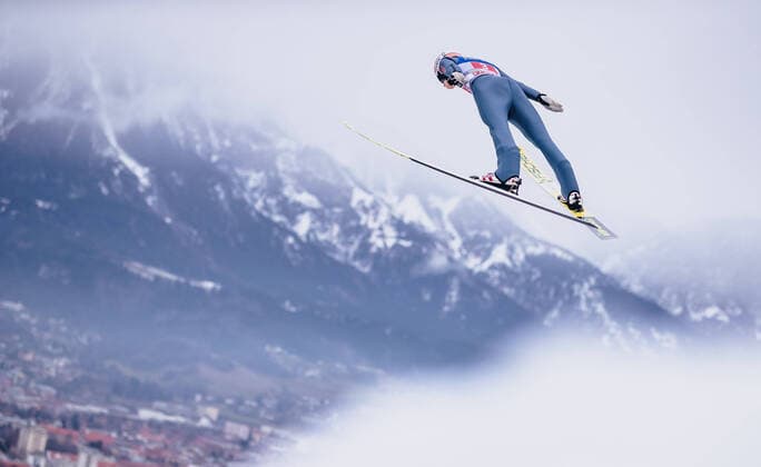 Bilder des Jahres 2020, Sport 01 Januar Sport Themen der Woche KW01 Sport Bilder des Tages 04.01.2020, Bergiselschanze, Innsbruck, AUT, FIS Weltcup Skisprung, Vierschanzentournee, Innsbruck, Wertungsdurchgang, im Bild Karl Geiger (GER) Karl Geiger of Germany during his Competition Jump for the Four Hills Tournament of FIS Ski jumping, Skispringen, Ski, nordisch World Cup at Bergiselschanze in Innsbruck, Austria on 2020 01 04. Innsbruck