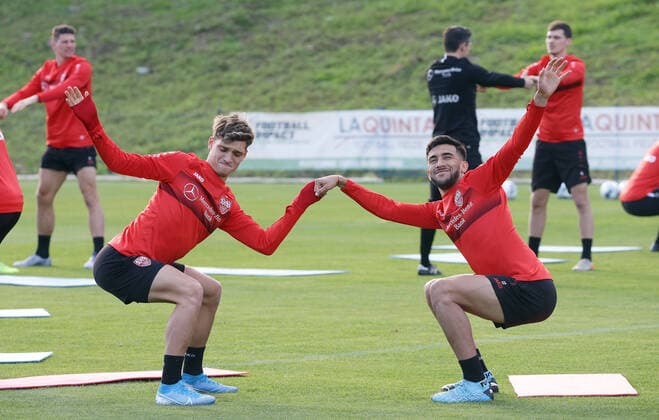 Bilder des Jahres 2020, Sport 01 Januar Sport Themen der Woche KW02 Sport Bilder des Tages Marbella , Fußball Trainingslager VfB Stuttgart , von links: Mateo Klimowicz Nicolas Gonzalez