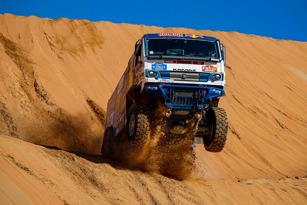Bilder des Jahres 2020, Sport 01 Januar Sport Themen der Woche KW03 Sport Bilder des Tages 511 Karginov Andrey (rus), Mokeev Andrey (rus), Leonov Igor (rus), Kamaz, Kamaz - Master, Truck, Camion, action during Stage 11 of the Dakar 2020 between Shubaytah and Haradh, 744 km - SS 379 km, in Saudi Arabia, on January 16, 2020 MOTORSPORT : Rallye de Dakar 2020 - Etape 11 - Shubaytah and Haradh - 16 01 2020 DPPI Panoramic