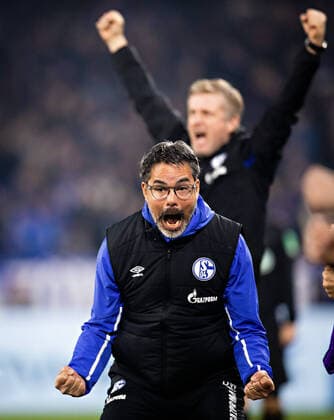 Bilder des Jahres 2020, Sport 01 Januar Sport Themen der Woche KW03 Sport Bilder des Tages Gelsenkirchen, 17.01.2020 Torjubel: Trainer David Wagner (S04) FC Schalke 04 - Borussia Mönchengladbach DFL regulations prohibit any use of photographs as image sequences and or quasi-video