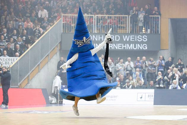 Bilder des Jahres 2020, Sport 01 Januar Sport Themen der Woche KW04 BBL easyCredit Basketball Bundesliga Saison 2019 2020 16. Spieltag am Sonntag, 19. Januar 2020 in der Arena Hohenlohe in Ilshofen: HAKRO Merlins Crailsheim - Hamburg Towers Maskottchen Hutini ( Crailsheim ) HAKRO Merlins Crailsheim - Hamburg Towers