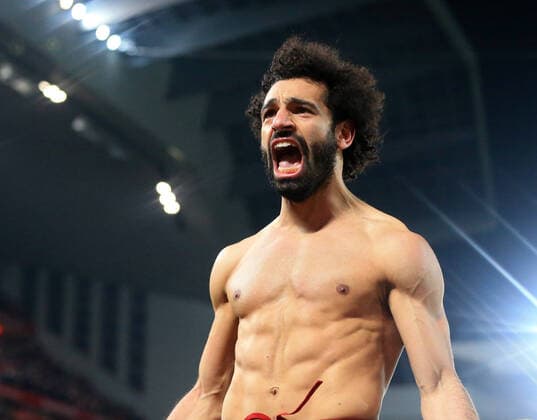 Bilder des Jahres 2020, Sport 01 Januar Sport Themen der Woche KW04 Sport Themen der Woche KW03 19th January 2020; Anfield, Liverpool, Merseyside, England; English Premier League Football, Liverpool versus Manchester United, ManU Mohammed Salah of Liverpool celebrates after scoring his team s second goal after 2 minutes of extra time - Strictly Editorial Use Only. No use with unauthorized audio, video, data, fixture lists, club league logos or live services. Online in-match use limited to 120 images, no video emulation. No use in betting, games or single club league player publications ActionPlus12205172 DavidxBlunsden