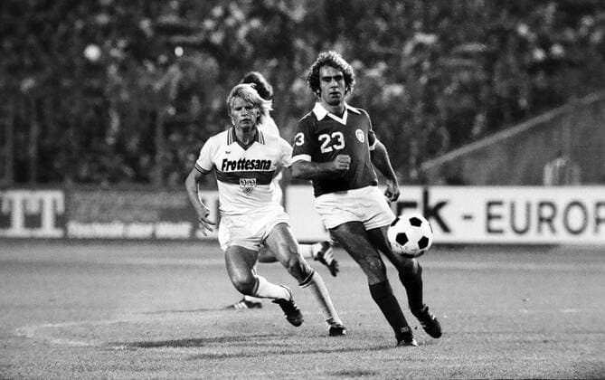 VfB Stuttgart - Cosmos New York Deutschland, Stuttgart, 19.09.1978, Fussball, Bundesliga, Testspiel, VfB Stuttgart - Cosmos New York (6:1): v.l. Bernd Förster (VfB Stuttgart), Jeff Bourne (Cosmos New York).