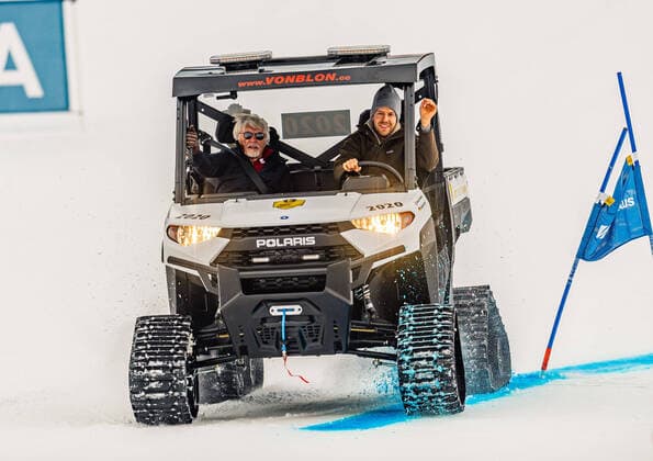 Bilder des Jahres 2020, Sport 01 Januar Sport Themen der Woche KW04 Sport Bilder des Tages 25.01.2020, Streif, Kitzbuehel, AUT, FIS Weltcup Ski Alpin, im Bild v.l. Bernie Ecclestone, Sebastian Vettel f.l. Bernie Ecclestone and Sebastian Vettel during the KitzCharityTrophy 2020 at the Streif in Kitzbuehel, Austria on 2020 01 25. Foto Eibner Adelsberger Kitzbuehel