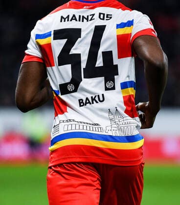 2020 Bilder des Jahres, Sport 02 Februar Sport Bilder des Tages 16.02.2020, xpsx, Fussball 1.Bundesliga, 1.FSV Mainz 05 - FC Schalke 04 v.l. Karneval Faschings trikot Sondertrikot Karnevaltrikot (DFL DFB REGULATIONS PROHIBIT ANY USE OF PHOTOGRAPHS as IMAGE SEQUENCES and or QUASI-VIDEO) Foto Jan Huebner Scheiber Mainz