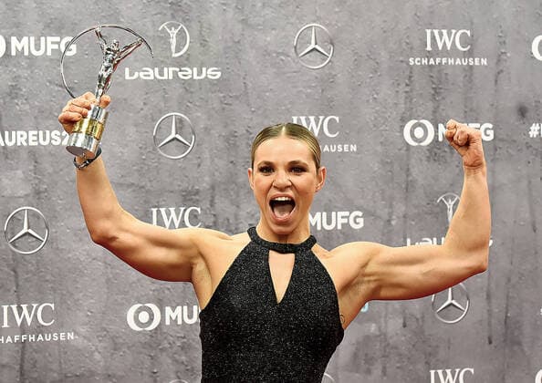 2020 Bilder des Jahres, Sport 02 Februar Sport Themen der Woche KW08 Sport Bilder des Tages 17.02.2020, xlakx, Entertainment, Laureus World - Sports Awards 2020 emspor, v.l.Oksana Masters mit dem Laureus Preis in der Hand bei der Verleihung der 20. Laureus World Sports Awards 2020 in der Verti Music Hall Berlin. Berlin