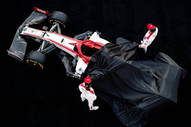 2020 Bilder des Jahres, Sport 02 Februar Sport Themen der Woche KW08 Sport Bilder des Tages Formel 1 Testfahrten 2020 in Barcelona 19.02.2020, Circuit de Catalunya, Barcelona, Formel 1 Testfahrten 2020 in Barcelona , im Bild Vorstellung des neuen Alfa Romeo Racing Orlen C39 mit den Fahrern Kimi Raikkonen (FIN 7), Alfa Romeo Racing und Antonio Giovinazzi (ITA 99), Alfa Romeo Racing