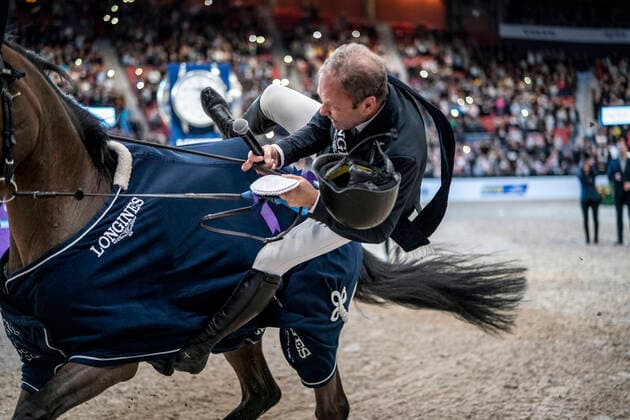 2020 Bilder des Jahres, Sport 02 Februar Sport Themen der Woche KW08 Sport Bilder des Tages Geir Gulliksen of Norway falls of his horse Groep Quatro when he rides a ? lap of honor? after winning the FEI Jumping World Cup competition during Gothenburg Horse Show at Scandinavium in Gothenburg, Sweden February 23, 202. GOTHENBURG Sweden x9200x