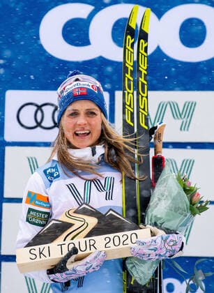 2020 Bilder des Jahres, Sport 02 Februar Sport Themen der Woche KW08 Sport Bilder des Tages 200223 Therese Johaug of Norway with the winner?s trophy after the women?s 15 km classic technique pursuit during the Ski Tour 2020 on February 23, 2020 in Trondheim. Photo: Vegard Wivestad Grott BILDBYRAN kod VG 170483 bbeng skidor cross-country skiing langrenn world cup ski tour 2020 skitour klassisk classic jaktstart pursuit women dam norge norway Copyright: VEGARDxWIVESTADxGRoTT BB200223VG242