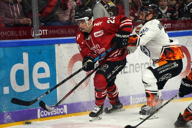 Köln, 1. DEL, Saison 2019 2020, Kölner Haie vs Grizzlys Wolfsburg , 25.02.2020, Lanxessarena Köln,Colin Smith Haie, Christoph Höhenleitner Grizzlys