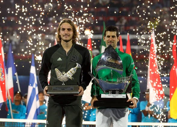 2020 Bilder des Jahres, Sport 02 Februar Sport Themen der Woche KW09 Sport Bilder des Tages Sieger Novak Djokovic (SRB) und Finalist Stefanos Tsitsipas mit dem Pokal, Trophäe, Siegerehrung, Praesentation Tennis - Dubai Duty Free Tennis Championships - ATP, Tennis Herren - Dubai Duty Free Tennis Stadium - Dubai - - United Arab Emirates - 29 February 2020. Â Copyright: xJuergenxHasenkopfx