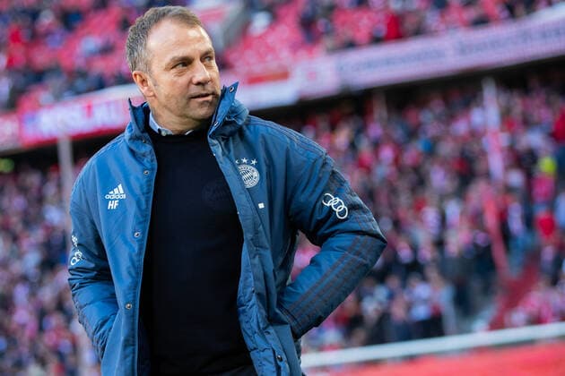 Fussball: Bundesliga, 25. Spieltag, FC Bayern Muenchen - 1. FC Augsburg. Trainer Hans-Dieter Flick (FC Bayern Muenchen) steht vor dem Spiel im Stadion. DFL regulations prohibit any use of photographs as image sequences and or quasi-video. GER, Fussball, Bundesliga, FC Bayern Muenchen - 1. FC Augsburg, 08.03.2020 Muenchen Copyright: xTomxWellerx xEibner-Pressefotox EP_eer