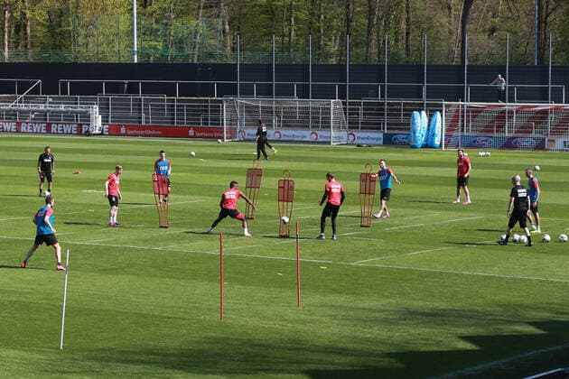 Bilder des Jahres 2020, Sport 04 April Sport Themen der Woche KW15 1.FC Köln Training mit Mindestabstand zu den Mitspielern 08.04.2020