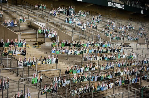 Bilder des Jahres 2020, Sport 04 April Sport Themen der Woche KW16 Mönchengladbach, 16.04.2020 Fans von Borussia konnten ihren eigenen Pappaufsteller in der Fankurve aufstellen lassen Borussia Mönchengladbach