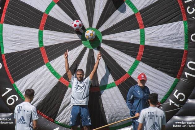 Bilder des Jahres 2020, Sport 04 April Sport Themen der Woche KW16 Serge Gnabry (Bayern), Training FC Bayern Muenchen, Fussball, 1.Bundesliga, 16.04.2020 Muenchen Bayern Deutschland