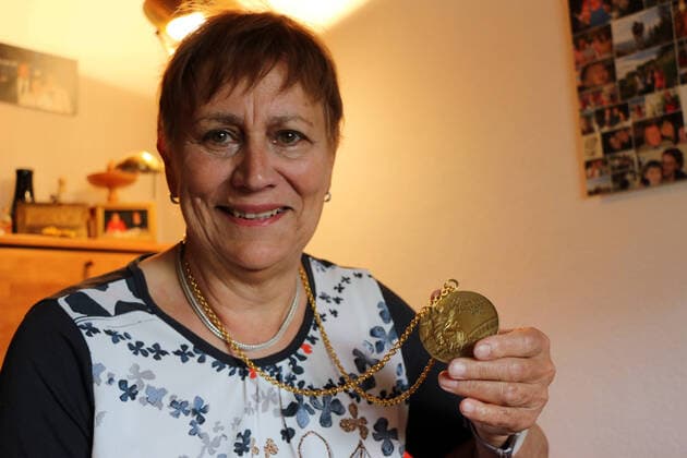 Bilder des Jahres 2020, Sport 05 Mai Sport Themen der Woche KW19 9.5.2020: Jena: Renate Stecher mit Goldmedaille der Olympischen Spiele 1972