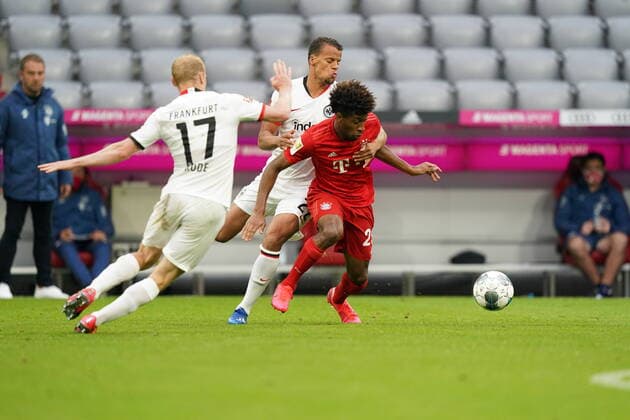 Bilder des Jahres 2020, Sport 05 Mai Sport Themen der Woche KW21 Sport Bilder des Tages 1.Bundesliga FC BAYERN MUENCHEN - EINTRACHT FRANKFURT Muenchen, Deutschland, 23. Mai 2020, Timothy CHANDLER, FRA 22 gegen Kingsley COMAN, FCB 29 , Sebastian RODE, FRA 17 beim Spiel 1.Bundesliga FC BAYERN MUENCHEN - EINTRACHT FRANKFURT in der Saison 2019 2020 am 27.Spieltag. Foto: Peter Schatz Pool - DFL REGULATIONS PROHIBIT ANY USE OF PHOTOGRAPHS as IMAGE SEQUENCES and or QUASI-VIDEO - National and international News-Agencies OUT Editorial Use ONLY München Bayern Deutschland