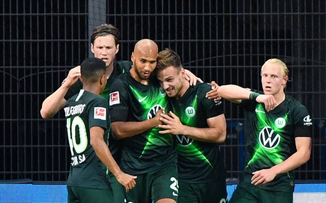 Bilder des Jahres 2020, Sport 05 Mai Sport Themen der Woche KW22 Sport Bilder des Tages Bayer 04 Leverkusen - VfL Wolfsburg, 26.05.2020 Fussball, 1. Bundesliga, Saison 19 20, 28. Spieltag, Bayer 04 Leverkusen - VfL Wolfsburg, 26.05.2020: Torjubel: Wout Weghorst (Wolfsburg), Anthony Brooks (Wolfsburg), Marin Pongracic (Wolfsburg), Xaver Schlager (Wolfsburg) Foto: Ulrich Hufnagel Hufnagel PR Pool Nur fuer journalistische Zwecke! Only for editorial use! Gemaess den Vorgaben der DFL Deutsche Fußball Liga ist es untersagt, in dem Stadion und oder vom Spiel angefertigte Fotoaufnahmen in Form von Sequenzbildern und oder videoaehnlichen Fotostrecken zu verwerten bzw. verwerten zu lassen. DFL regulations prohibit any use of photographs as image sequences and or quasi-video. Leverkusen Bayarena NRW Deutschland