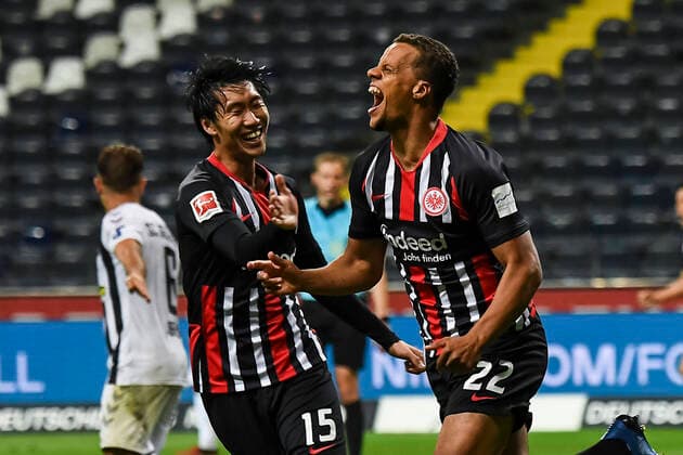 Bilder des Jahres 2020, Sport 05 Mai Sport Themen der Woche KW22 Sport Bilder des Tages Fussball 1.Bundesliga, Eintracht Frankfurt - SC Freiburg 26.05.2020, xjhx, Fussball 1.Bundesliga Spieltag 28, Eintracht Frankfurt - SC Freiburg emspor, v.l. Torjubel, Goal celebration, celebrate the goal zum 3:3 durch Timothy Chandler (Eintracht Frankfurt) Foto: Jan Huebner Pool (DFL DFB REGULATIONS PROHIBIT ANY USE OF PHOTOGRAPHS as IMAGE SEQUENCES and or QUASI-VIDEO), Editorial use only. National and International News Agencies OUT Frankfurt am Main Commerzbank Arena Hessen Deutschland (DE)