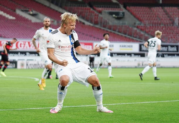 Bilder des Jahres 2020, Sport 05 Mai Sport Themen der Woche KW22 Fussball 0:1 Tor, Jubel HSV Torschuetze Joel Pohjanpalo (HSV) Stuttgart, 28.05.2020, Fussball 2. Bundesliga, VfB Stuttgart - Hamburger SV Stuttgart Gemäß den Vorgaben der DFL Deutsche Fußball Liga ist es untersagt, in dem Stadion und oder vom Spiel angefertigte Fotoaufnahmen in Form von Sequenzbildern und oder videoähnlichen Fotostrecken zu verwerten bzw. verwerten zu lassen. DFL regulations prohibit any use of photographs as image sequences and or quasi-video