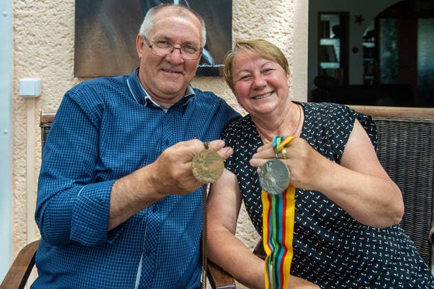 Bilder des Jahres 2020, Sport 06 Juni Sport Themen der Woche KW23 Besuch bei den Wartenbergs in Bülzig Frank Wartenberg ist ein ehemaliger deutscher Leichtathlet, der für die DDR startend bei den Olympischen Spielen 1976 die Bronzemedaille im Weitsprung gewann. Christiane Wartenberg, geb. Stoll , ist eine ehemalige deutsche Leichtathletin. Sie gewann bei den Olympischen Sommerspielen 1980 in Moskau für die DDR die Silbermedaille im 1500-Meter-Lauf. Ihre Zeit von 3:57,71 min ist noch heute gültiger deutscher Rekord. Halle Saale Sachsen-Anhalt Deutschland