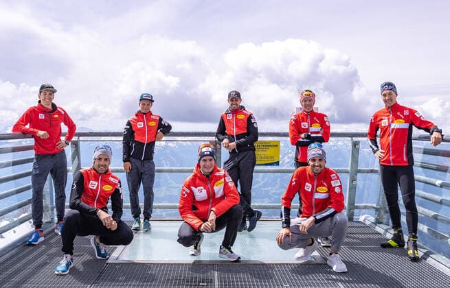 Bilder des Jahres 2020, Sport 06 Juni Sport Themen der Woche KW23 Sport Bilder des Tages 03.06.2020, Ramsau, AUT, OeSV Nordische Kombination, Trainingskurs Dachstein, Training, im Bild hinten v.l. Thomas Joepstl, Johannes Lammbarter, Lukas Klapfer, Mario Seidl, vorne v.l. Philipp Orter, Martin Fritz, Lukas Greiderer hinten v.l. Thomas Joepstl Johannes Lammbarter Lukas Klapfer Mario Seidl vorne v.l. Philipp Orter Martin Fritz Lukas Greiderer during a training session of Ski Austria Nordic Combined Team at the Dachstein Glacier. Ramsau, Austria on 2020 06 03. Ramsau