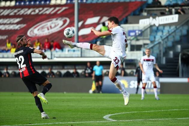 Bilder des Jahres 2020, Sport 06 Juni Sport Themen der Woche KW25 Sport Bilder des Tages Georg Margreitter (Nuernberg) kommt vor Stefan Aigner (Wiesbaden) an den Ball SV Wehen Wiesbaden vs 1. FC Nuernberg, Fussball, 2. Liga, 16.06.2020 DFL REGULATIONS PROHIBIT ANY USE OF PHOTOGRAPHS AS IMAGE SEQUENCES AND OR QUASI-VIDEO SV Wehen Wiesbaden vs 1. FC Nuernberg, Fussball, 2. Liga, 16.06.2020 Wiesbaden Copyright: xWeissx Eibner-Pressefotox EP_rws