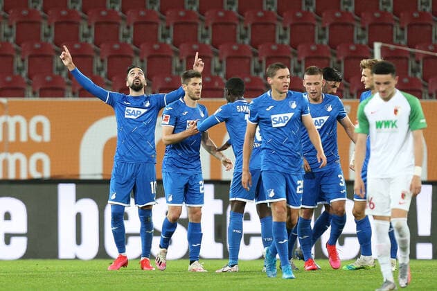 Bilder des Jahres 2020, Sport 06 Juni Sport Themen der Woche KW25 Sport Bilder des Tages FC Augsburg vs. TSG 1899 Hoffenheim, 17.06.2020 die Mannschaft freut sich ueber das Tor von Munas Dabbur 10 (TSG 1899 Hoffenheim) zum 0:1, FC Augsburg vs. TSG 1899 Hoffenheim, 17.06.2020, Foto: Christian Kolbert kolbert-press pool - DFL regulations prohibit any use of photographs as image sequences and or quasi-video - Editorial Use ONLY - National and International News Agencies OUT Augsburg WWK Arena Bayern Deutschland