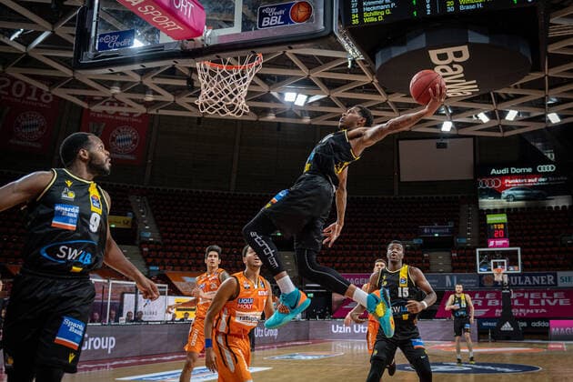 Bilder des Jahres 2020, Sport 06 Juni Sport Themen der Woche KW26 Sport Bilder des Tages Basketball easyCredit BBL Final-Turnier Basketball München 23.06.2020 Saison 2019 2020 easyCredit BBL Final-Turnier 2020 Halbfinale Spiel 2 ratiopharm Ulm - MHP Riesen Ludwigsburg Thomas Wimbush (Ludwigsburg, No.20) Tyler Jordan Harvey (Ulm, No.01) Ariel Hukporti (Ludwigsburg, No.15) Marcos Knight (Ludwigsburg, No.09) Marco München Audi-Dome Deutschland
