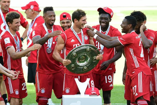 Bilder des Jahres 2020, Sport 06 Juni Sport Themen der Woche KW26 Sport Bilder des Tages Fussball Deutscher Meister 2020, FC Bayern Muenchen v.l. Thomas Mueller, Jerome Boateng, Serge Gnabry, Leon Goretzka mit Meisterschale, Alphonso Davies, David Alaba, Kingsley Coman Wolfsburg, 27.06.2020, Fussball Bundesliga, VfL Wolfsburg - FC Bayern Muenchen 0:4 Wolfsburg DFL REGULATIONS PROHIBIT ANY USE OF PHOTOGRAPHS AS IMAGE SEQUENCES AND OR QUASI VIDEO