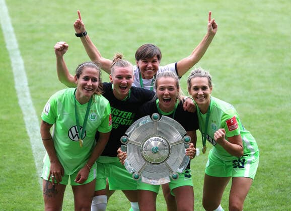 Bilder des Jahres 2020, Sport 06 Juni Sport Themen der Woche KW26 Sport Bilder des Tages Wolfsburg vs Leverkusen, BL Frauen Wolfsburg, Deutschland 28.06.2020, FUßBALL - VfL Wolfsburg vs Bayer Leverkusen, Flyeralarm Frauen Bundesliga, Saison 2019 20. VfL Wolfsburg Frauen ist Deutscher Meister 2020. Wolfsburg