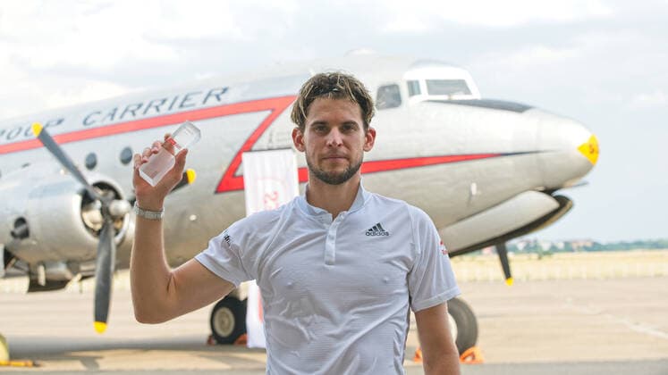 Bilder des Jahres 2020, Sport 07 Juli Sport Themen der Woche KW29 Sport Bilder des Tages Domenic Thiem gewinnt das Turnier - Sieger, Freude - Tennis bett1aces - Berlin Tempelhof - Hangar 6, 19.07.2020, GER, Berlin, Tennis bett1aces, Sinner vs Domenic Thiem, 19.07.2020 Berlin Copyright: xUwexKoch xEibner-Pressefotox EP_ukh