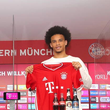 Bilder des Jahres 2020, Sport 07 Juli Sport Themen der Woche KW30 Sport Bilder des Tages 1.Bundesliga, Saison 2020 2021,Pressekonferenz, PK, FC Bayern München Vorstellung Leroy Sane, Leroy Sane mit FC Bayern München Trikot, 23.07.2020, München,