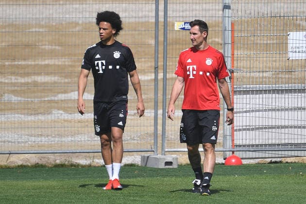 Bilder des Jahres 2020, Sport 07 Juli Sport Themen der Woche KW31 Miroslav KLOSE (Co Trainer FCB) mit Leroy SANE (Bayern Muenchen). Training an der Saebener Strasse. Fussball 1. Bundesliga,Saison 2019 2020, am 29.07.2020