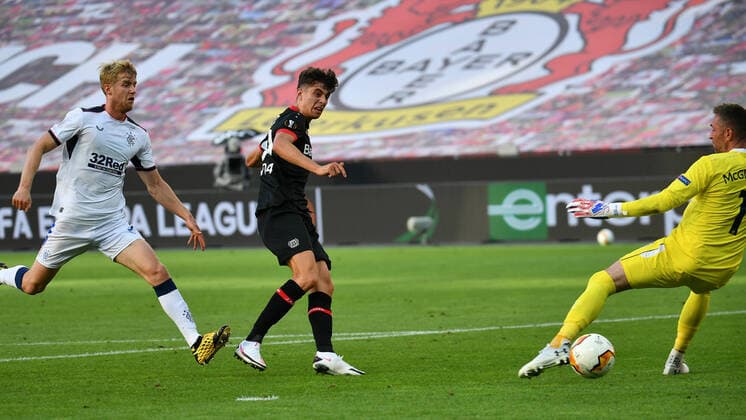 Bilder des Jahres 2020, Sport 08 August Sport Themen der Woche KW32 Sport Bilder des Tages Europa League: Bayer 04 Leverkusen - Glasgow Rangers Filip Helander (Glasgow), Kai Havertz (Leverkusen), Torwart Allan McGregor (Glasgow) Fussball, Europa League, Saison 19 20, Achtelfinale, Bayer 04 Leverkusen - Glasgow Rangers 06.08.2020: Foto: Ulrich Hufnagel Hufnagel PR Pool Nur fuer journalistische Zwecke! Only for editorial use! Gemaess den Vorgaben der DFL Deutsche Fußball Liga ist es untersagt, in dem Stadion und oder vom Spiel angefertigte Fotoaufnahmen in Form von Sequenzbildern und oder videoaehnlichen Fotostrecken zu verwerten bzw. verwerten zu lassen. DFL regulations prohibit any use of photographs as image sequences and or quasi-video. Leverkusen Bayarena NRW Deutschland