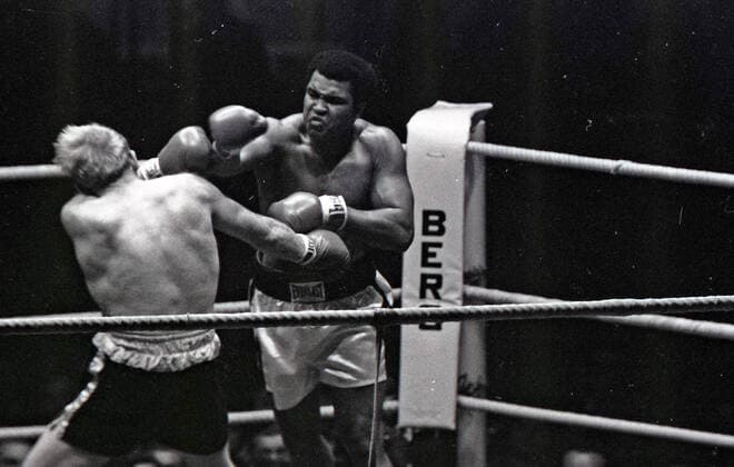 24.05.76 Boxen Cassius Clay Muhammad Ali - Richard Dunn Deutschland, München, 24.05.1976, Boxen, WM Schwergewichtskampf Cassius Clay alias Muhammad Ali (USA) vs. Richard Dunn (GBR): v.l. Richard Dunn, Muhammad Ali.