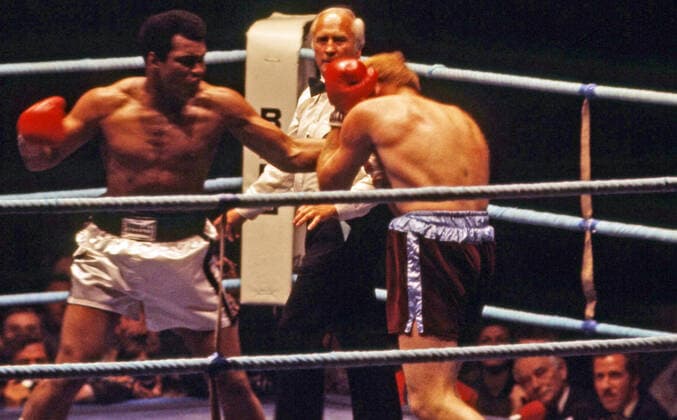 24.05.76 Boxen Cassius Clay Muhammad Ali - Richard Dunn Deutschland, München, 24.05.1976, Boxen, WM Schwergewichtskampf Cassius Clay alias Muhammad Ali (USA) vs. Richard Dunn (GBR): v.l. Richard Dunn, Muhammad Ali.