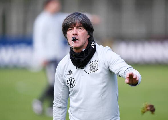 Bilder des Jahres 2020, Sport 08 August Sport Bilder des Tages Fussball International UEFA Nations League 31.08.2020 Training der Deutschen Nationalmannschaft in Stuttgart auf dem Trainingsgelaende der Stuttgarter Kickers: Trainer Joachim Loew (Deutschland)