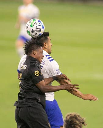 September 2, 2020, Los Angeles, California, USA: Latif Blessing 7 of the LAFC battles Eric Calvillo 26 of the San Jose Earthquakes during their MLS, Fussball Herren, USA game on Wednesday September 2, 2020 at the Banc of California Stadium in Los Angeles, California. The LAFC defeats Earthquakes, 5-1. JAVIER ROJAS PI Los Angeles USA - ZUMAp124 20200902_zaa_p124_004 Copyright: xJavierxRojasx