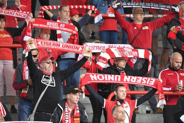 Bilder des Jahres 2020, Sport 09 September Sport Themen der Woche KW36 Sport Bilder des Tages Fussball, Herren, Saison 2020 2021, Testspiel mit Zuschauern, 1. FC Union Berlin - 1. FC Nürnberg, Fans von Union auf der Gegengerade, 05.09. 2020, Copyright: xMatthiasxKochx