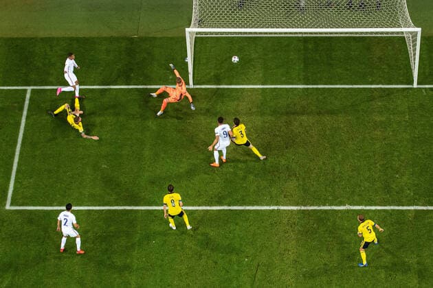 Bilder des Jahres 2020, Sport 09 September Sport Themen der Woche KW36 Sport Bilder des Tages 200905 Kylian MbappÃ of France scores 0-1 behind goalkeeper Robin Olsen of Sweden during the Nations League football match between Sweden and France on September 5, 2020 in Stockholm. Photo: Joel Marklund BILDBYRAN kod JM JM0013 bbeng fotboll fotball football soccer landskamp nations league sverige sweden sverige a frankrike france Copyright: JOELxMARKLUND BB200905JM221