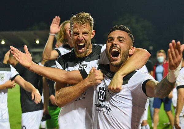 Bilder des Jahres 2020, Sport 09 September Sport Themen der Woche KW37 Sport Bilder des Tages Johannes Reichert (SSV Ulm 1846 5) und Burak Coban (SSV Ulm 1846 9) jubel DFB , Fussball, Maenner, DFB Pokal, 1.Runde, 12.09.2020 DFL regulations prohibit any use of photographs as image sequences and or quasi-video. Foto:TBaur Eibner SSV Ulm 1846 Fussball vs. Erzgebirge Aue DFB Pokal, 1.Runde, 12.09.2020, Ulm Copyright: xBaur xEibner-Pressefotox EP_Toba