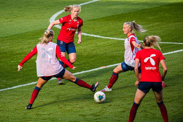 200918 Julie Blakstad of the Norwegian women?s national football team during a training session on September 18, 2020 in Oslo. Photo: Marius Simensen BILDBYRAN Cop 238 bbeng dam em-kval em-kvalifisering kvinner em-kvalik football fotball fotboll norge norway soccer training trening träning UEFA EURO, EM, Europameisterschaft,Fussball Qualifier, EM, Europameisterschaft Copyright: MARIUSxSIMENSEN BB200918BB116