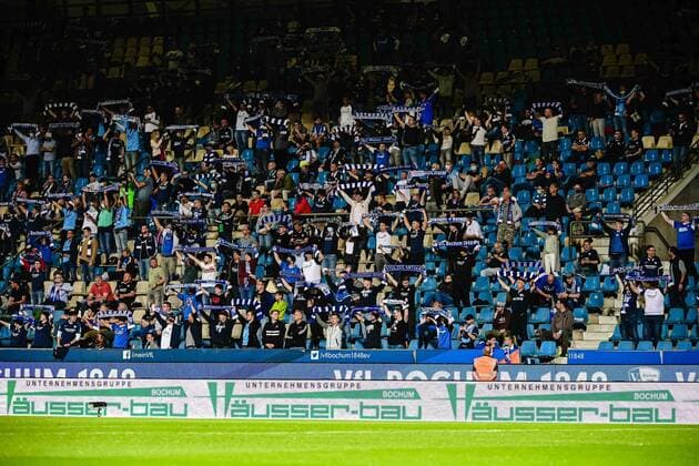 Bilder des Jahres 2020, Sport 09 September Sport Themen der Woche KW39 Sport Bilder des Tages Fußball 2. Bundesliga 1. Spieltag VfL Bochum - FC St. Pauli am 21.09.2020 im Vonovia Ruhrstadion in Bochum Fans im Stadion DFL regulations prohibit any use of photographs as image sequences and or quasi-video.